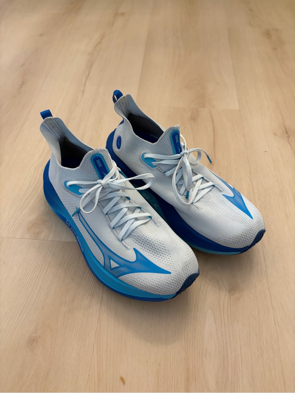 Women's Mizuno Neo Vista Road Running Shoes in size 10